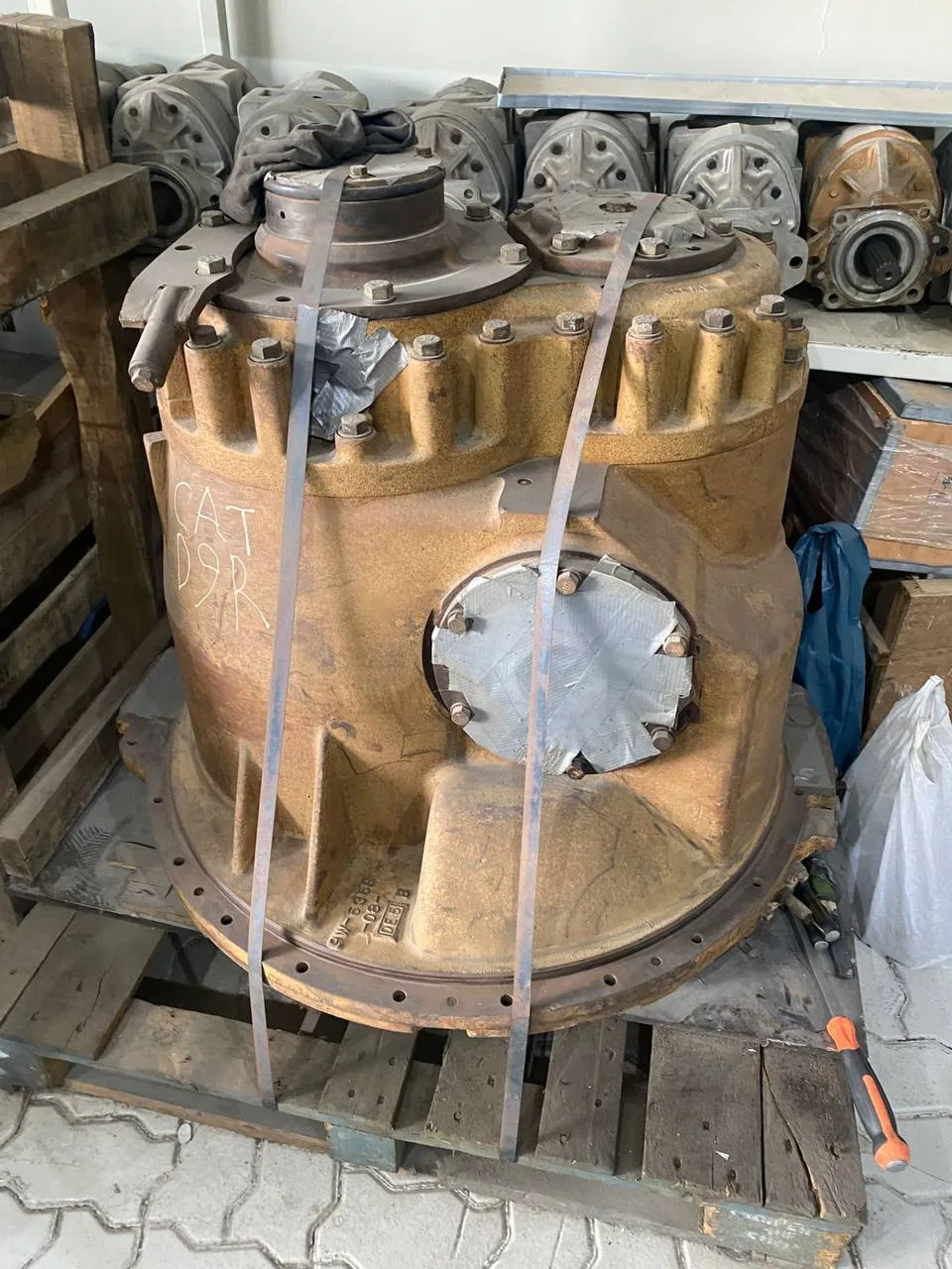 Трансмиссия Caterpillar D9R б/у