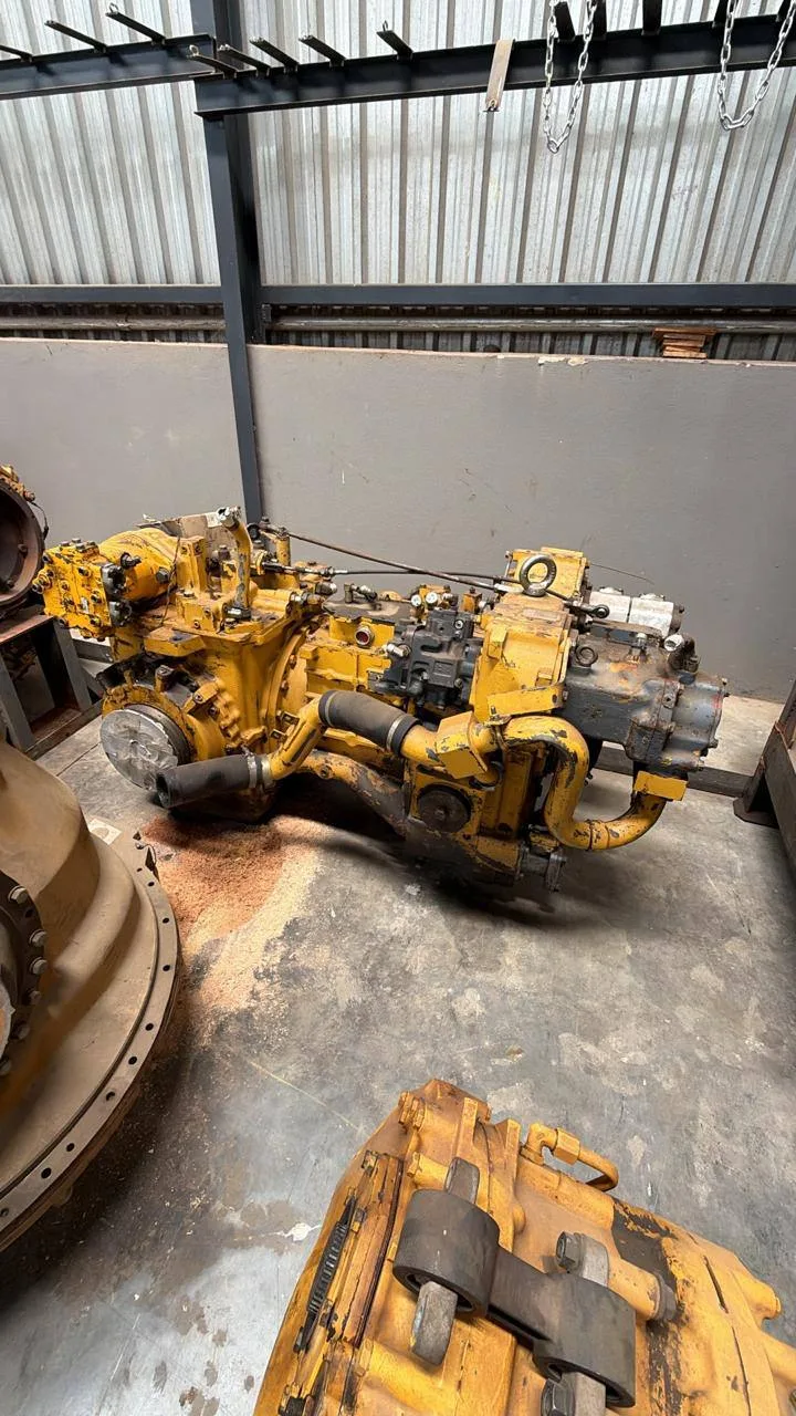 Трансмиссия Komatsu D85-15 б/у