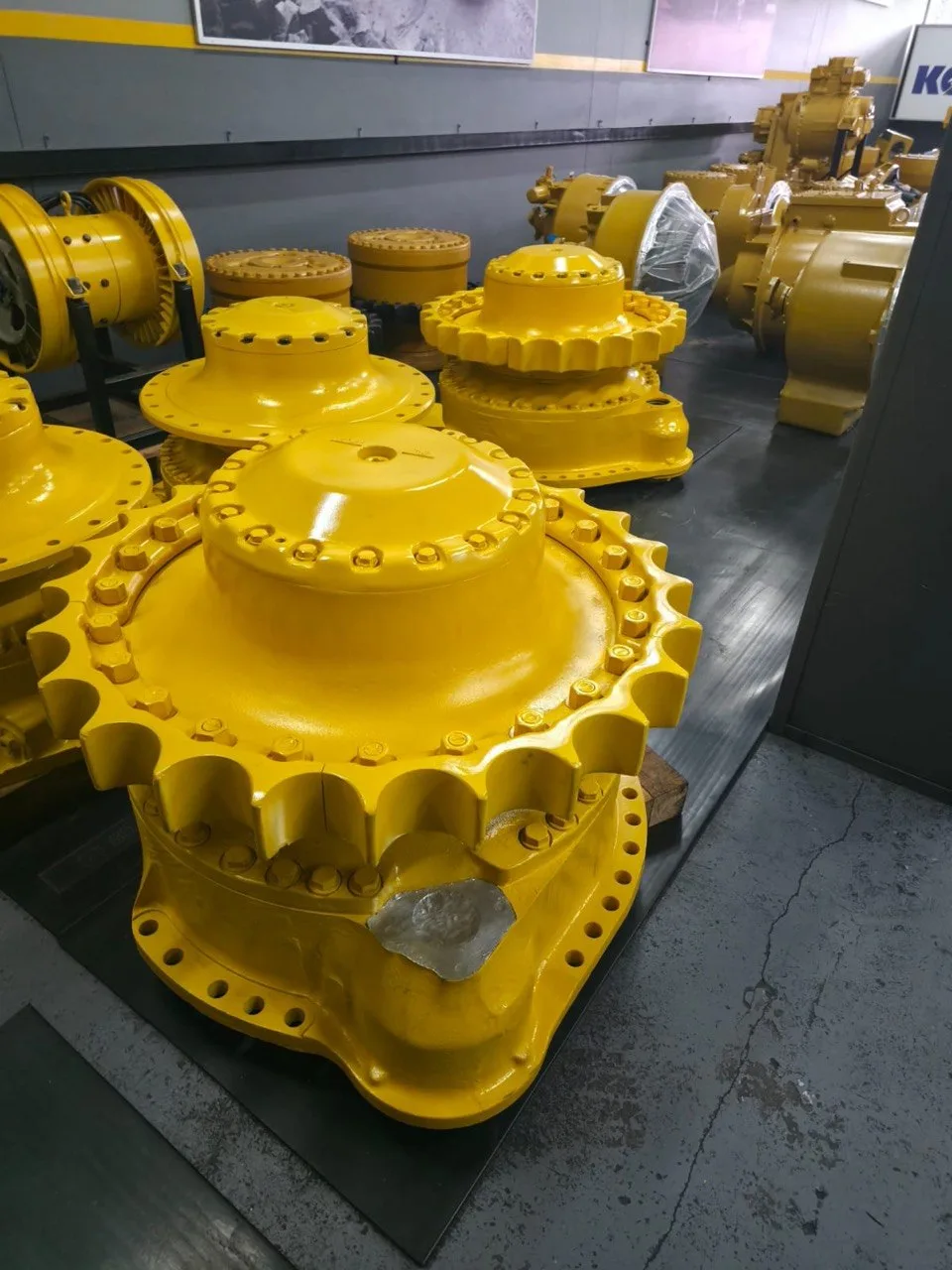Бортовой редуктор Komatsu D375A-6 в сборе